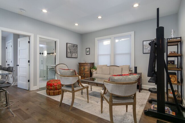 Building Photo - Montford Furnished Rental