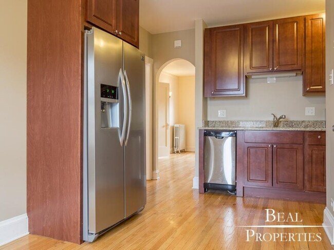 Building Photo - 1 bedroom in CHICAGO IL 60625