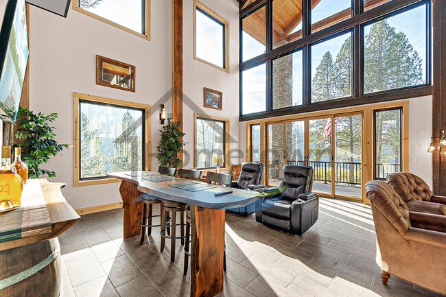 Building Photo - Stunning Luxury Hayden Lake Lodge with 5 B...