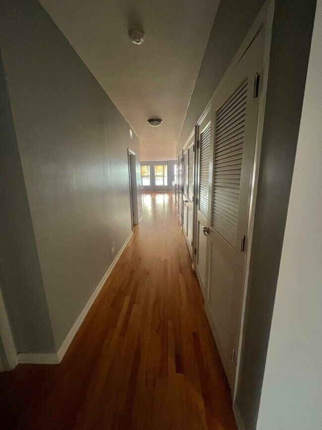 Building Photo - 1900 N Laramie Ave