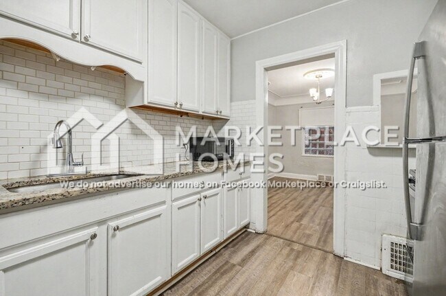 Building Photo - 15071 Cruse St