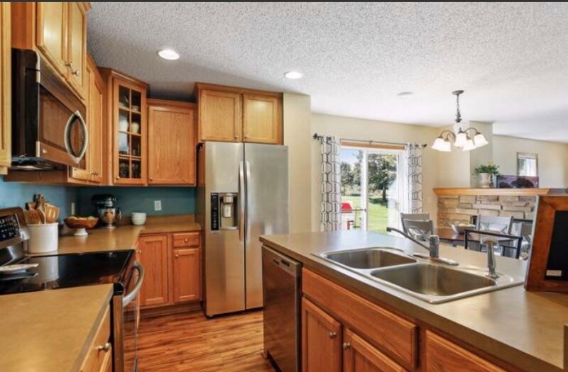 Building Photo - 3239 Oak View Dr