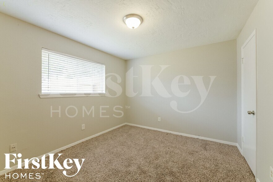 Building Photo - 22219 Oakhill Gate Dr