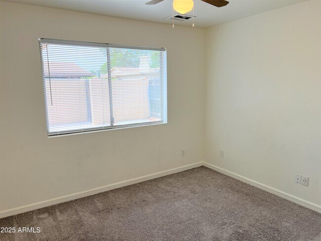 Building Photo - 2443 E Marmora St