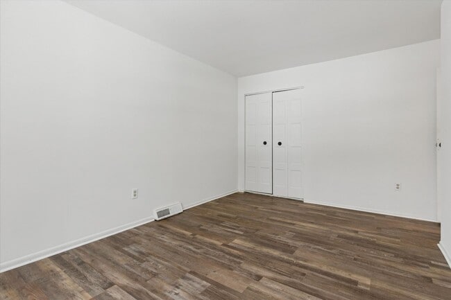 Building Photo - Available now, 3B/2.5B Two Story Townhome in Butler Park!