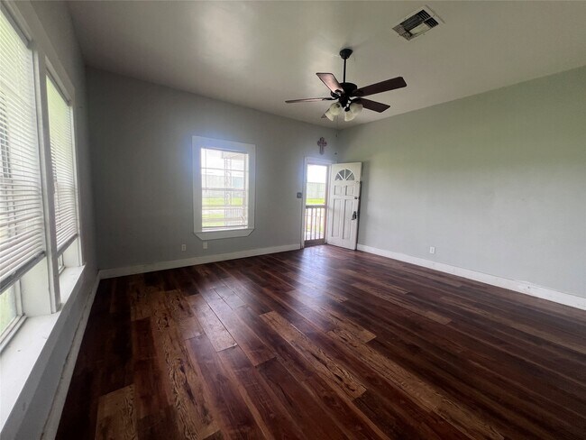Building Photo - 709 Harrison Ln