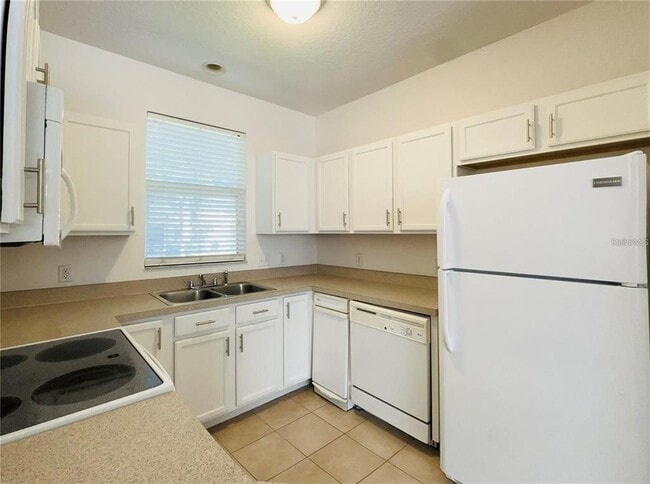 Building Photo - 207 Golden Pond Ct