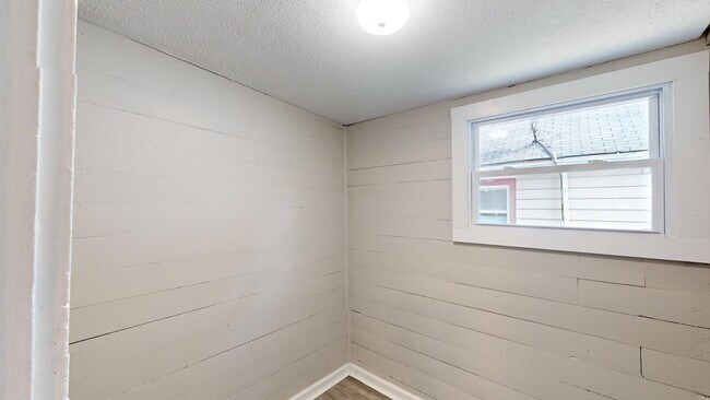 Building Photo - Cudell neighborhood - 2 bedroom/1 bathroom, Single Family Home