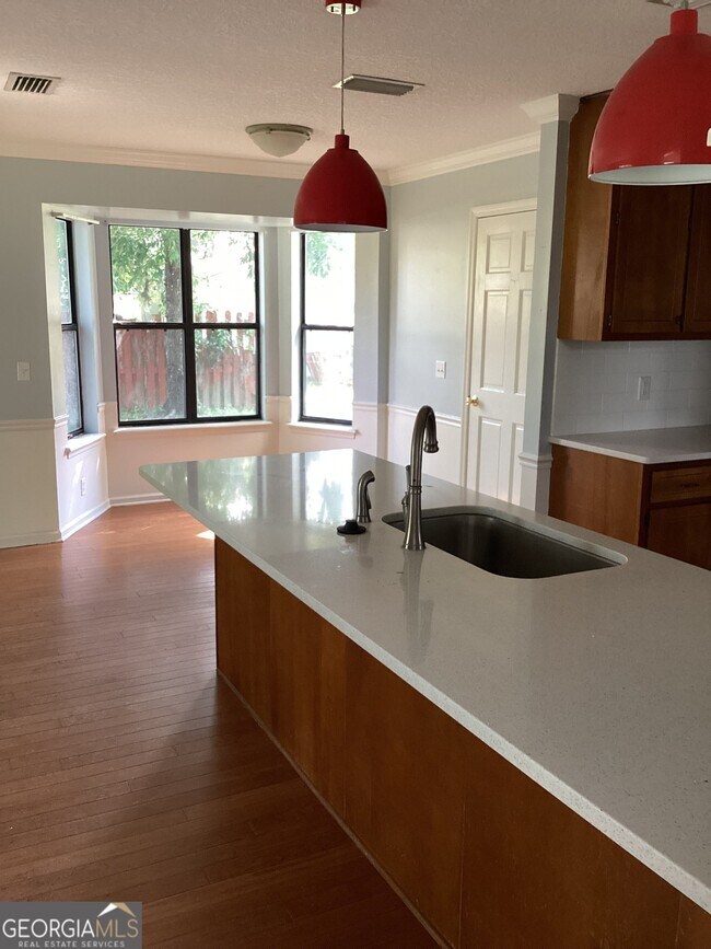 Building Photo - 2902 Plantation Dr