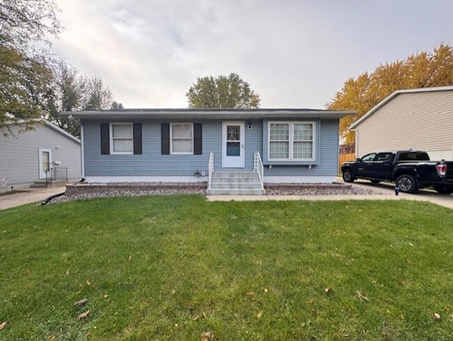 Building Photo - For Rent: Updated 3 Bed, 1.5 Bath Home — Available Immediately