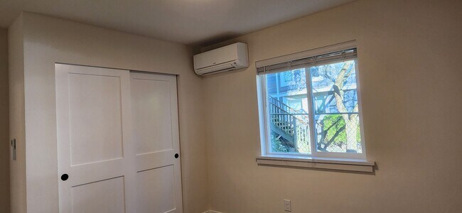 Building Photo - 3213150