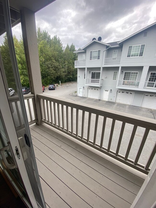 Building Photo - A beautifully maintained (2) bed, (1.5) ba...
