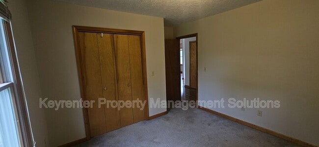 Building Photo - 2 Singing Pines Ln