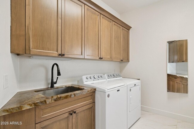 Building Photo - 8303 N 61st Pl