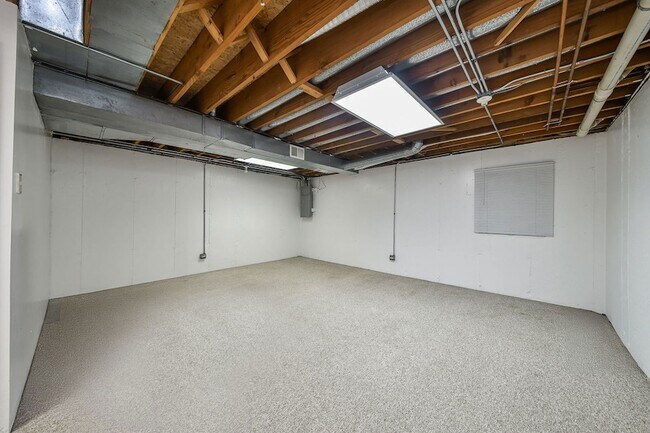 Building Photo - 339 Windsor Dr