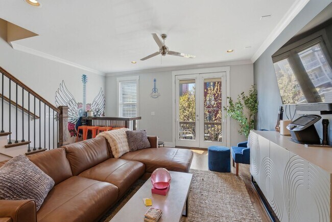 Building Photo - Wedgewood Houston Townhome