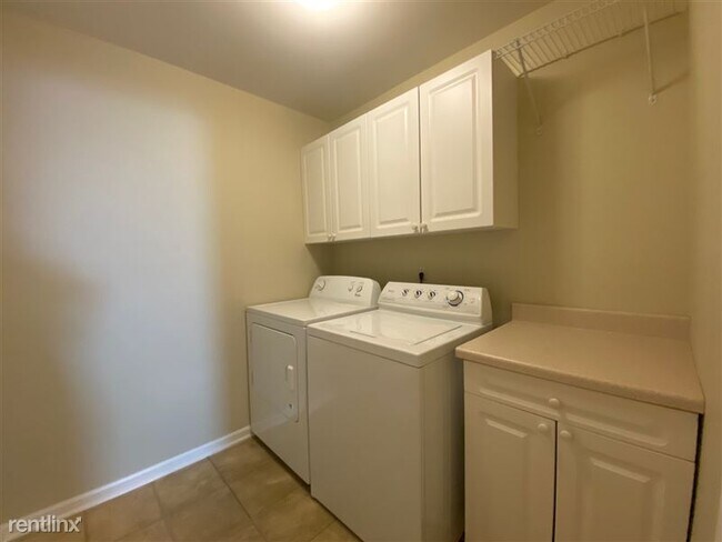 Building Photo - 6710 Summerdale Ct E