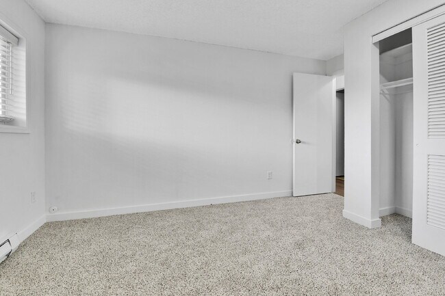 Building Photo - $1,895 - 2 Bed 2 Bath Condo in Aurora with...