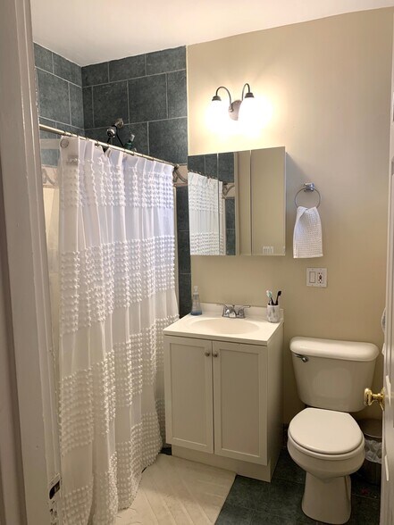 Building Photo - 32 Highgate St