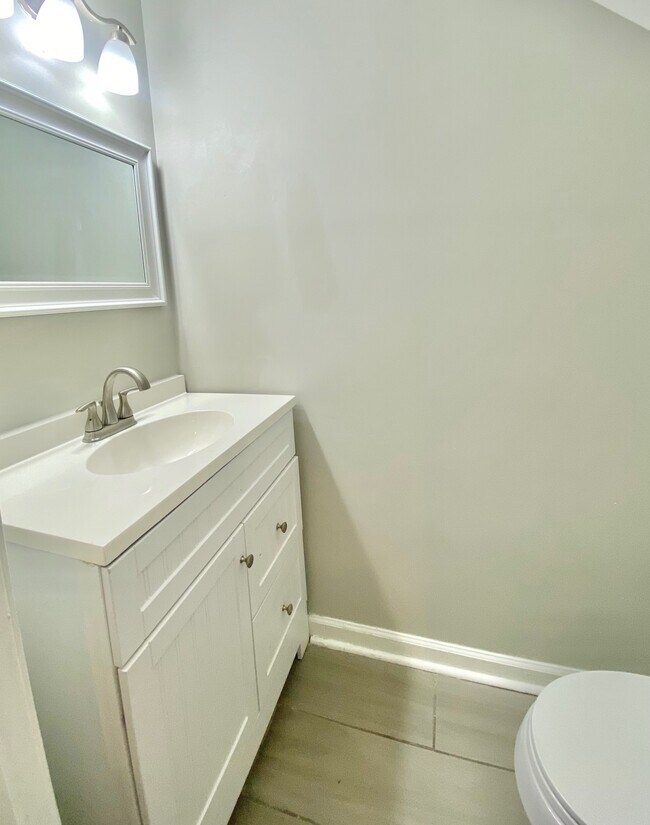 Building Photo - 102 Petworth Dr