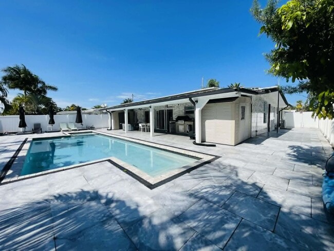Building Photo - 2531 Gulfstream Ln
