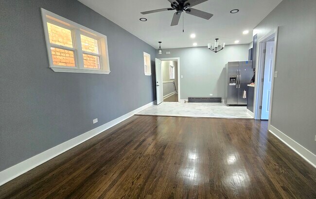 Building Photo - 3051 N Austin Ave