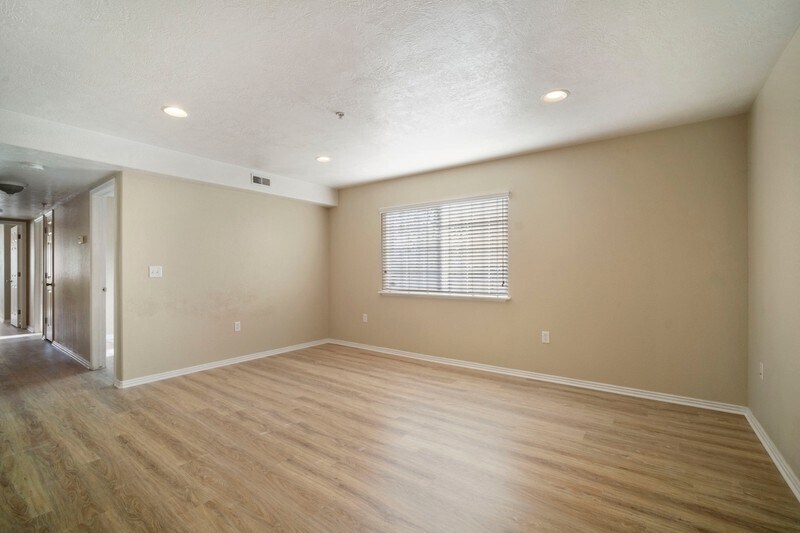 Building Photo - 325 W 700 N