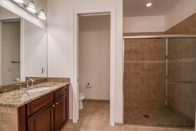 Building Photo - 172 Manor Cir