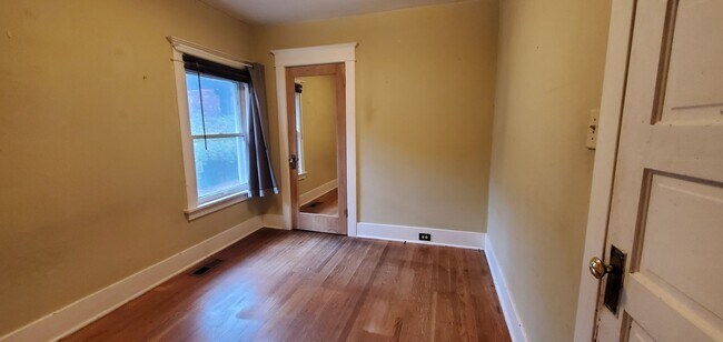 Building Photo - Spacious 2 Bed 1 Bath in Central Ballard