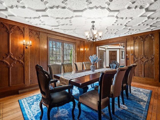 Building Photo - 1811 Breezewood Dr