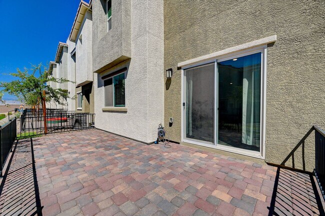 Building Photo - 2021 TOWNHOME IN GATED COMMUNITY N LAS VEGAS