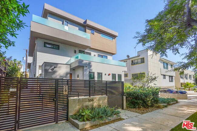 Building Photo - 556 Flores St