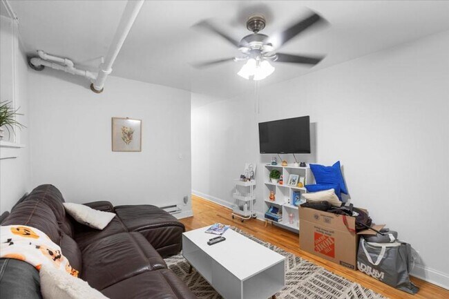 Building Photo - 2 bedroom in Chicago IL 60660