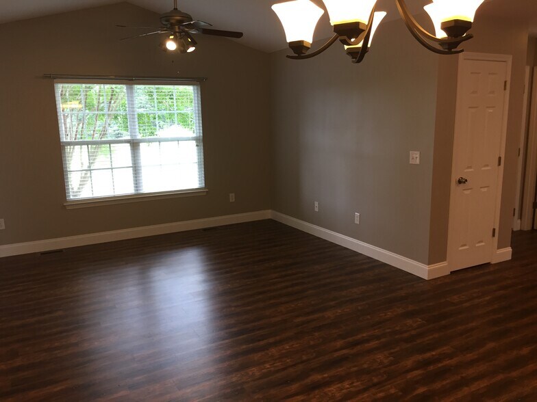 Living Room - 2B Circleview Dr