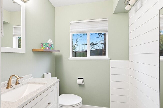 Building Photo - Charming One-Level 3 Bedroom/ 1.5 Bath Beaverton Home | Large ¼-Acre Lot