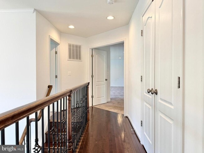 Building Photo - 133 Brooke Point Ct