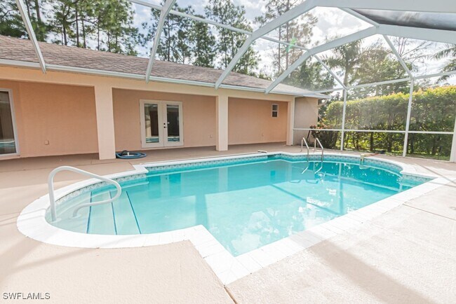 Building Photo - 590 6th St NE