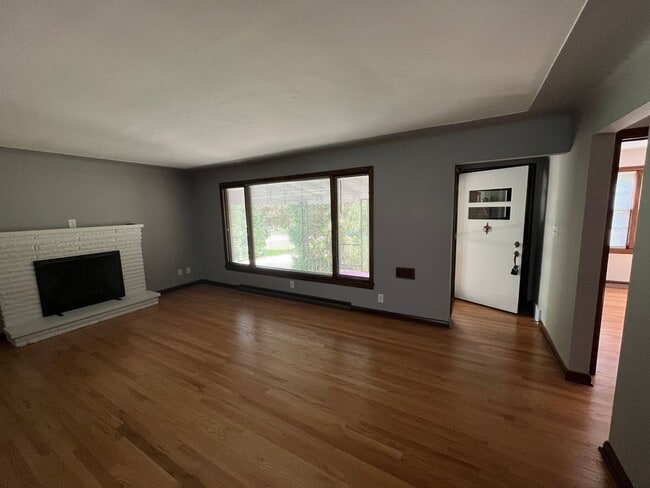 Building Photo - 6520 Diana Dr