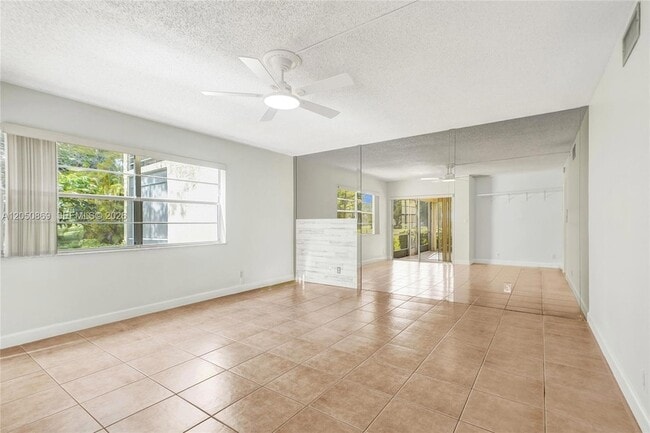 Building Photo - 8798 Holly Ct
