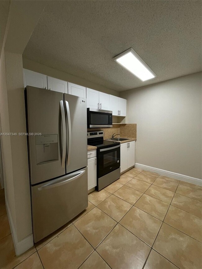 Building Photo - 6950 Miami Gardens Dr