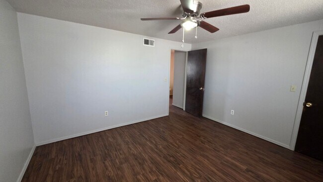 Building Photo - Edmond Rental