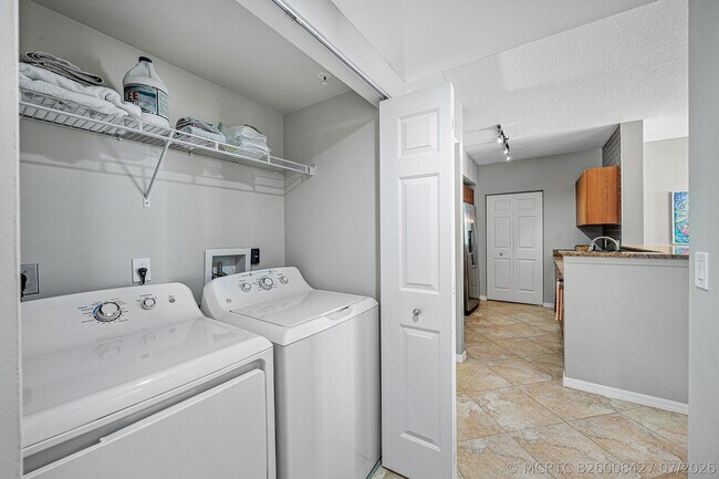 Building Photo - 700 E Boynton Beach Blvd