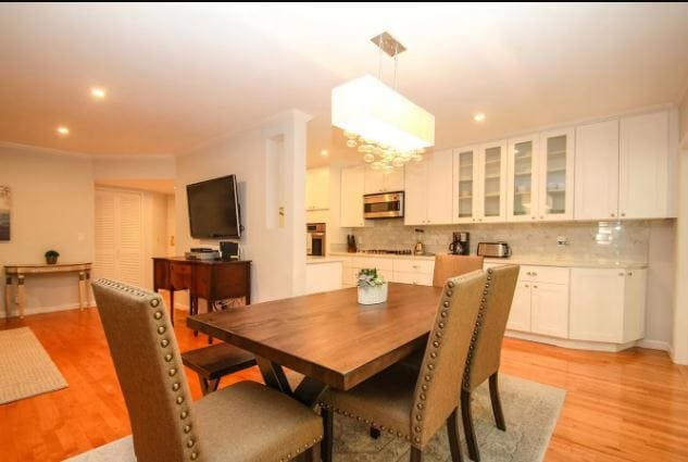 Dining area - 423 S Rexford Dr