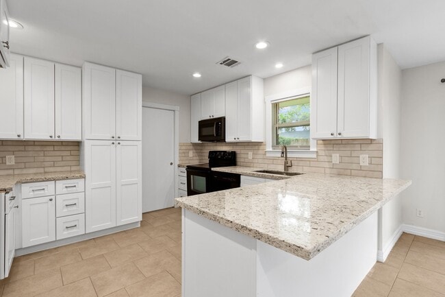 Building Photo - 10518 Mayfield Rd