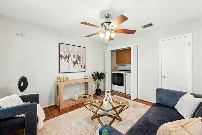 Building Photo - 8411 Glen Canyon Dr