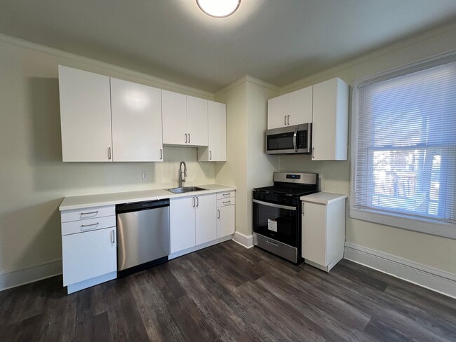 Primary Photo - Updated 2BR Townhome with office & parking...