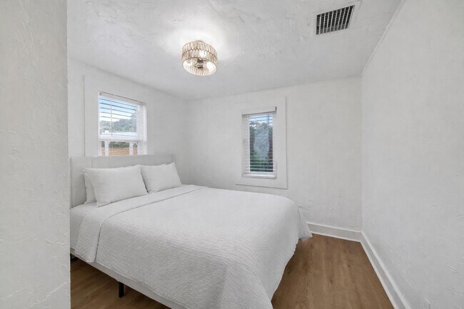 Building Photo - 308 SW 1st St