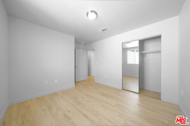 Building Photo - 236 W 84th Pl