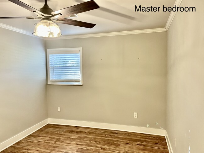 Building Photo - 520 Valmar St