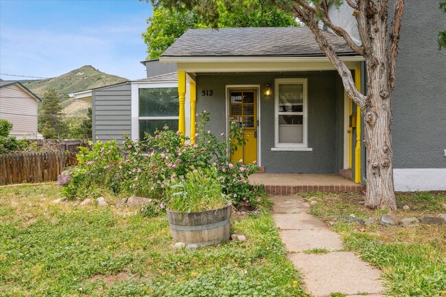 Building Photo - Charming 1-bedroom with office, 1-bathroom...